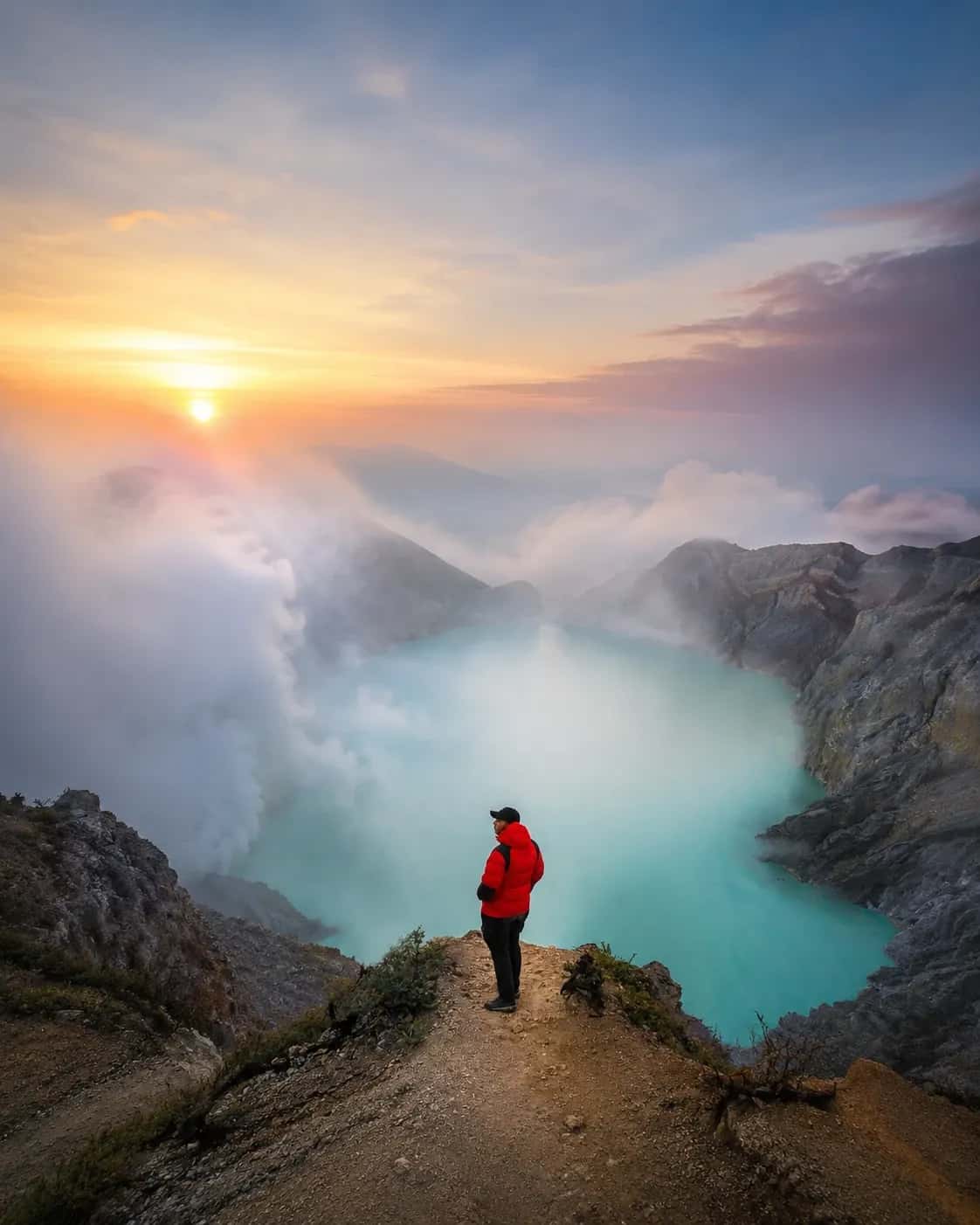 Waktu Terbaik ke Kawah Ijen Agar Tidak Gagal Lihat Blue Fire
