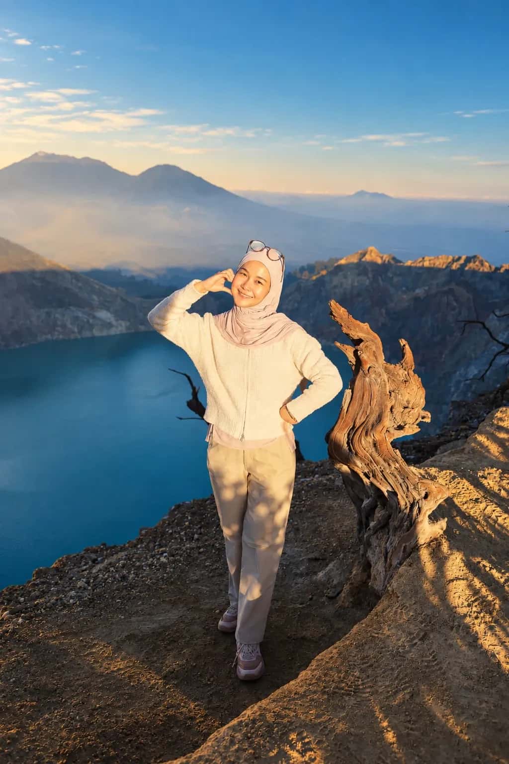 Paket Wisata Kawah Ijen Midnight 1 Hari Start Banyuwangi: Rute Blue Fire, Sunrise Kaldera, dan Panduan Pendakian