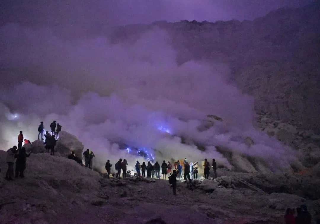 Panduan Lengkap Melihat Blue Fire, Api Biru Langka di Dunia