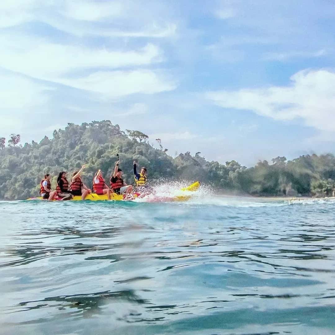 Pantai 3 Warna
