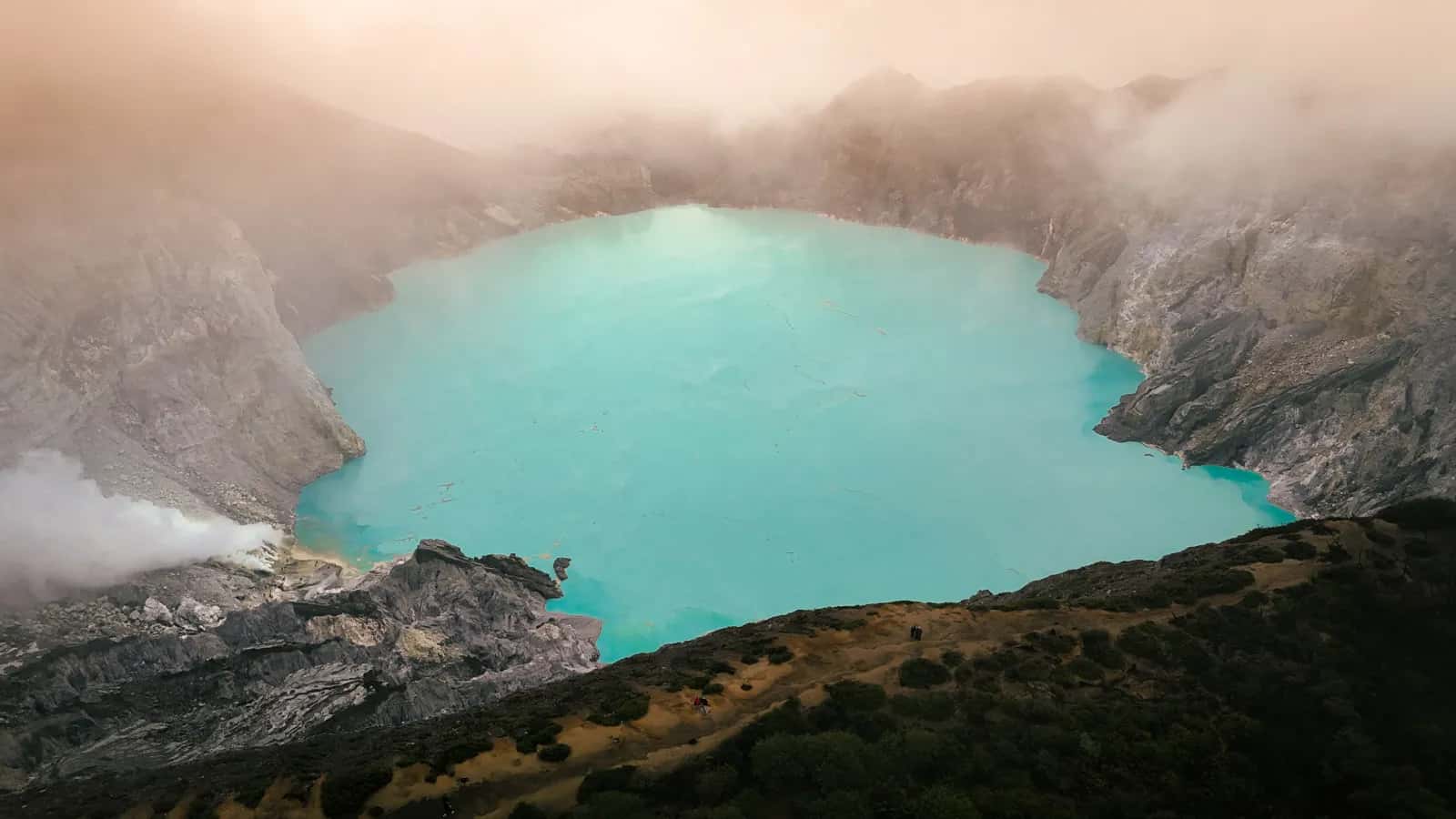 Private Trip Wisata Bromo, Ijen, Tumpak Sewu, Menjangan & Malang 5D4N