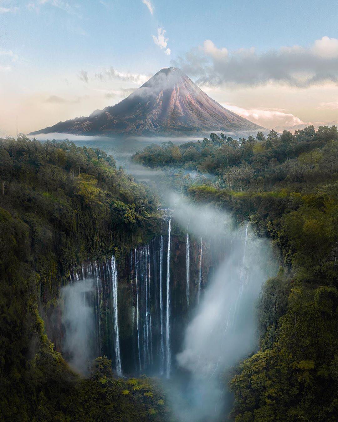 Ekspedisi Alam Ekstrem: Kawah Ijen Blue Fire dan Air Terjun Tumpak Sewu
