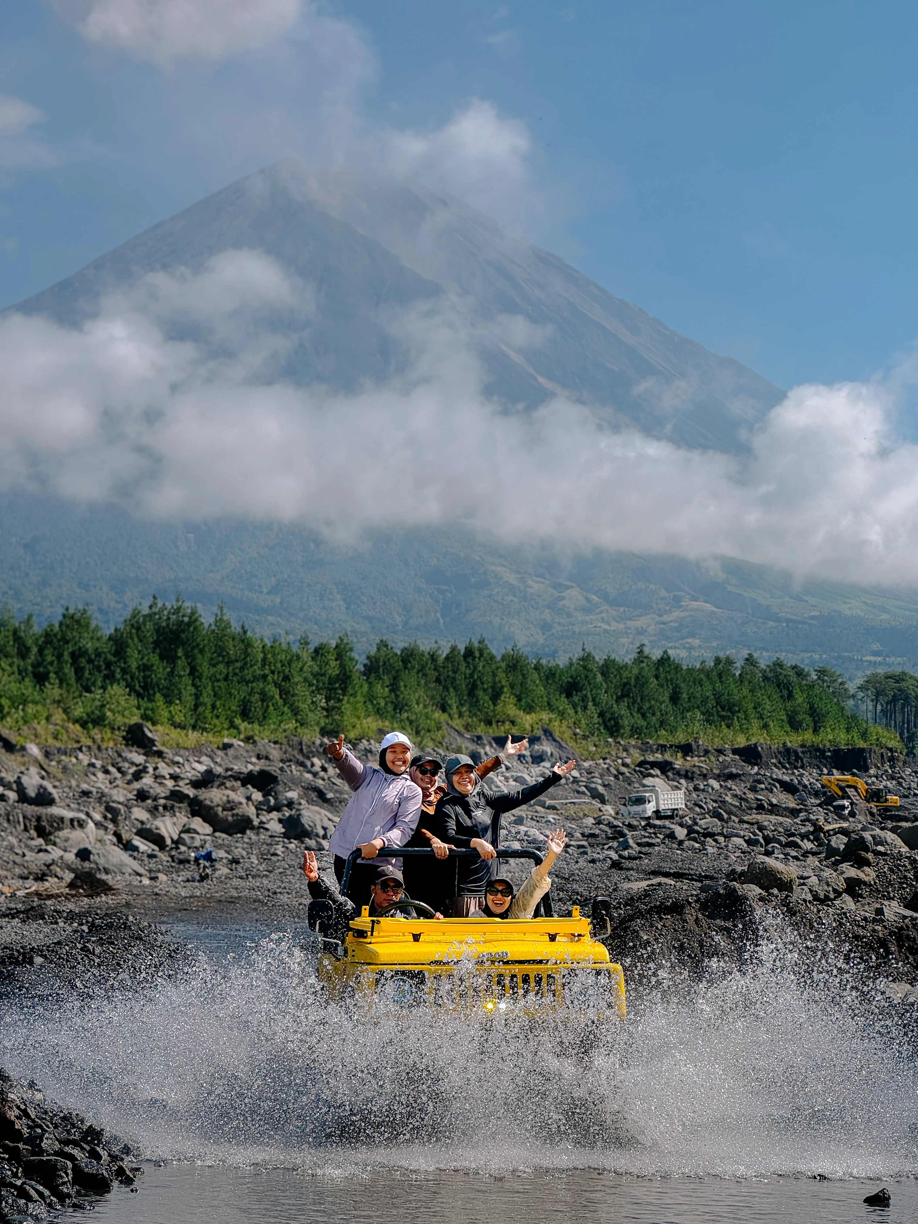 Paket wisata Tumpak Sewu + Lava Tour, Gunung Bromo, & City Tour Malang 3D2N